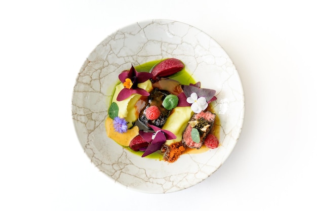 Talrza z kolorowym daniem